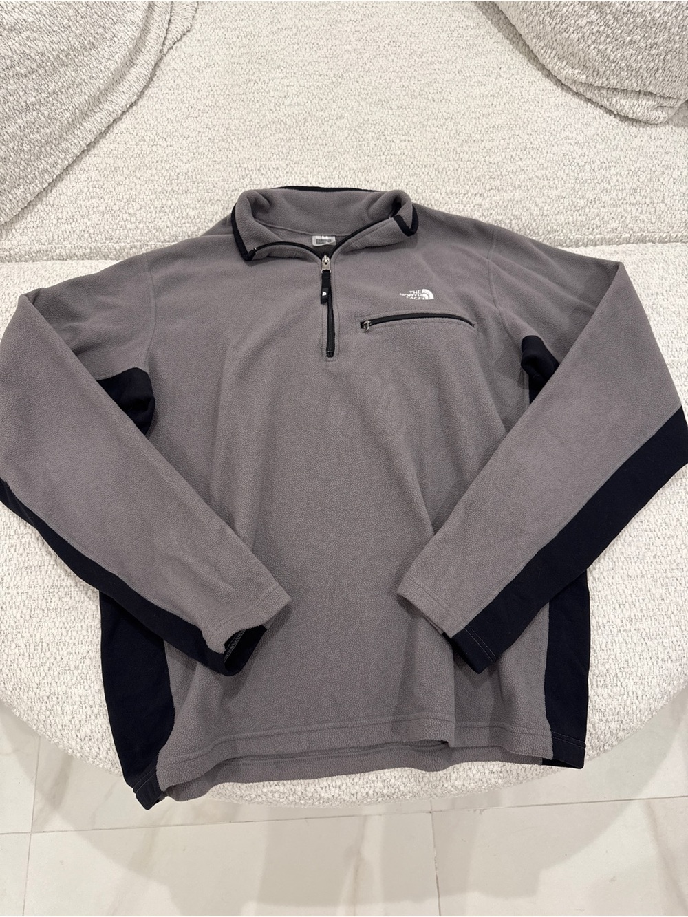 The North Face Men's Gray Quarter Zip Fleece Pullover